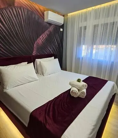 Center Apartment *