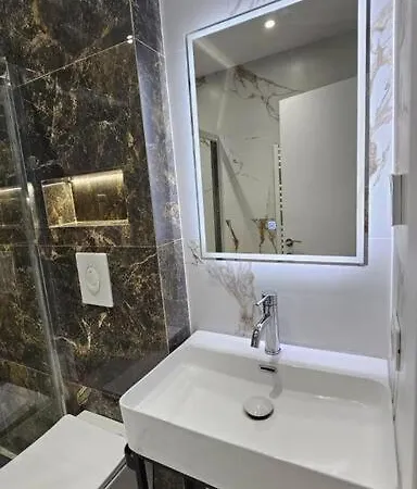 Center Apartment *